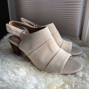 Clarks Sandals Tan Beige Suede Leather High Heels Open Toe Size 6 Women’s